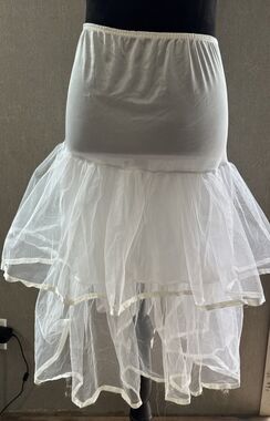 Vintage Paramount NY White Tulle Crinoline Petticoat M Tiered Rockabilly Slip